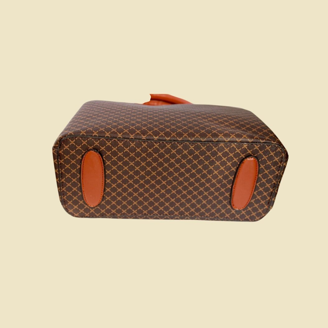 women brown Handbag with check design - Image 2