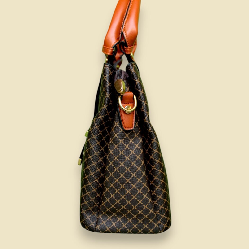 women brown Handbag with check design - Image 3