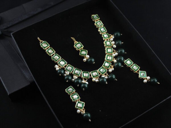 Galorze: online jewellery store in Pakistan.